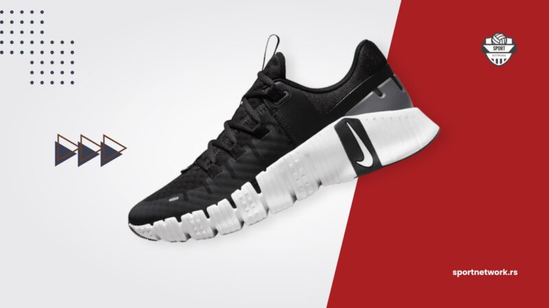 Nike Metcon 5 crno-bele patike za teretanu sa robusnim đonom i modernim dizajnom