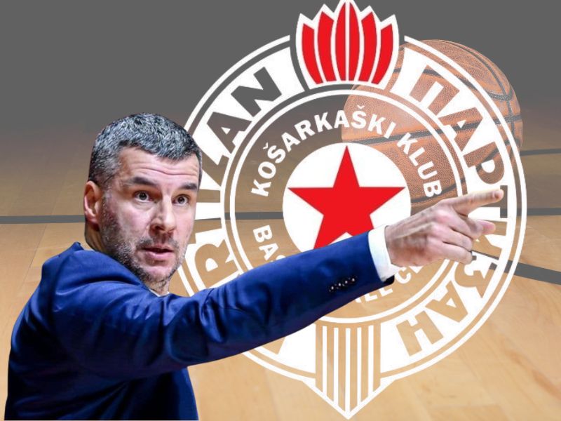 Vlade Jovanović, kk grb partizana i košarkaški terem u pozadini